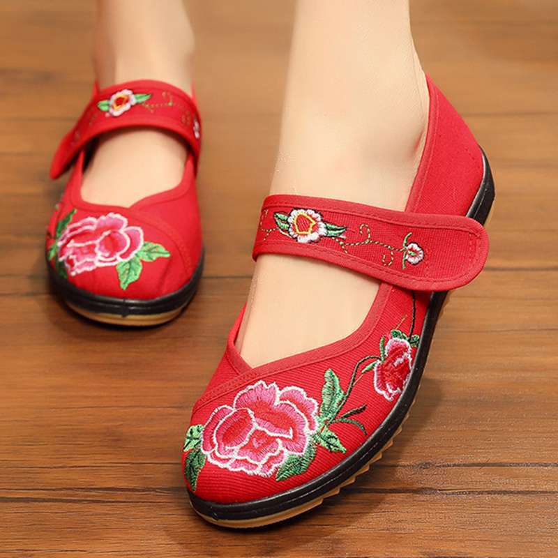 Ethnic style embroidered shoes Laobei cloth shoes women's shoes autumn shallow mouth strap embroidered shoes square dance dancing shoes mother shoes