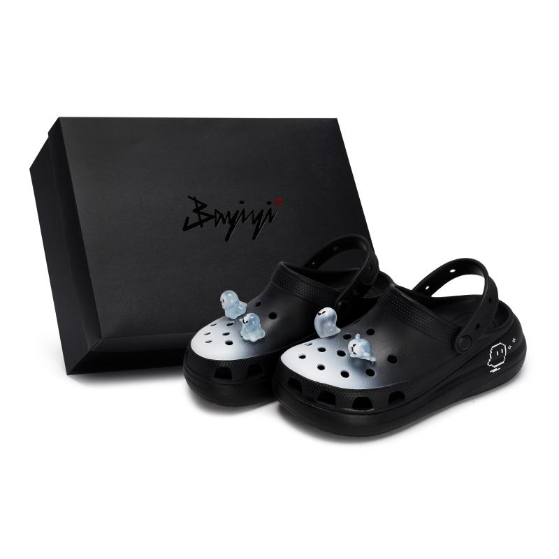 

Crocs Classic clog 811 made ghost haunted gift box EVA kid funny and cute detachable hole shoes for men and women black and white 42-43 черный белый