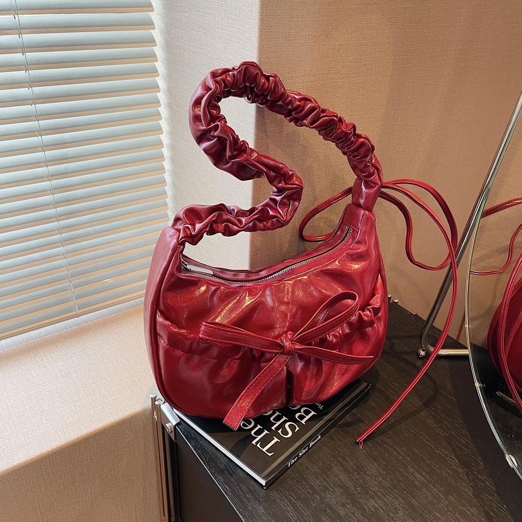 Niche texture underarm bag women's bag 2025 new fashion pleated bag versatile shoulder commuter bag one piece delivery