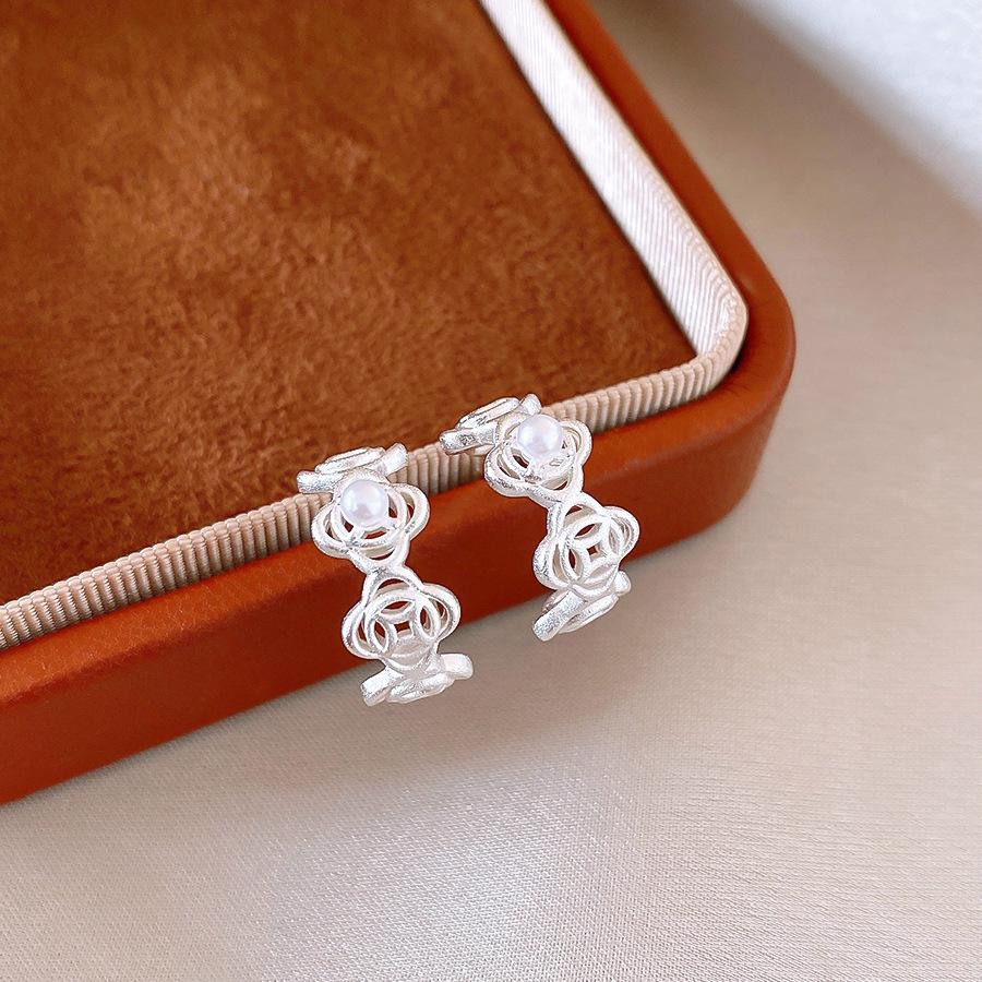 New Chinese style C-shaped flower earrings light luxury stud earrings personalized exquisite earrings women
