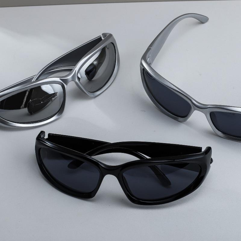Men's Personalized and Fashionable Oval Frame Sunglasses Are Suitable for Daily Wear with Semi Enclosed Sports Glasses