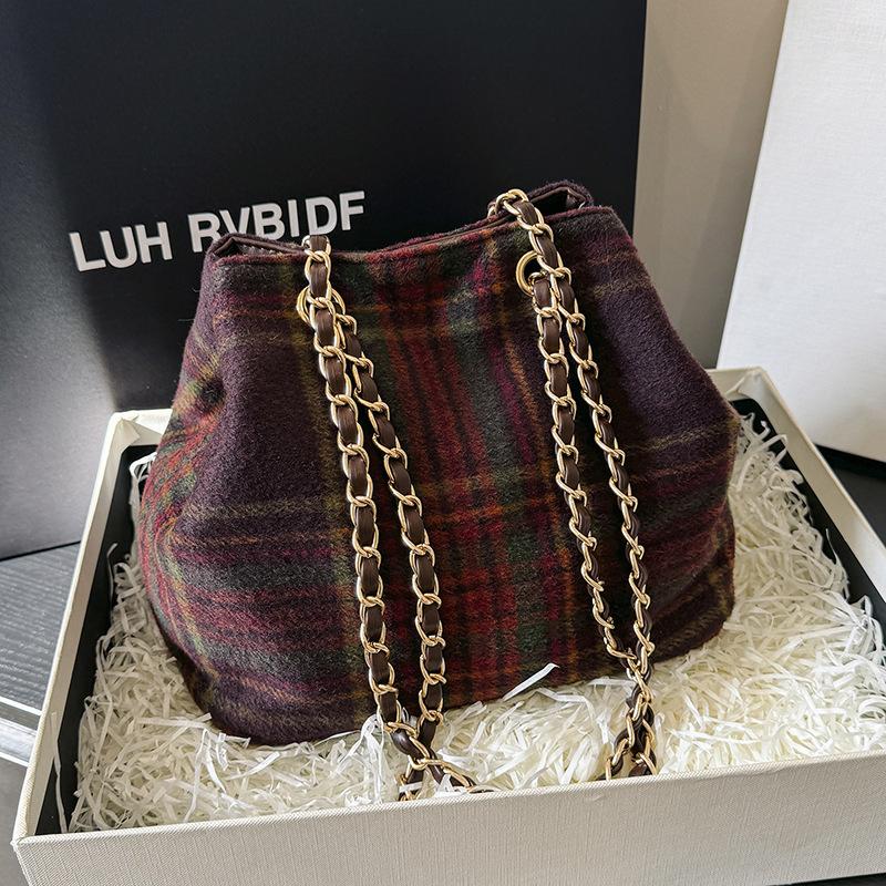 

Woolen plaid bucket bag, new trend, fashion and versatile women s high-end niche design handbag коричневый