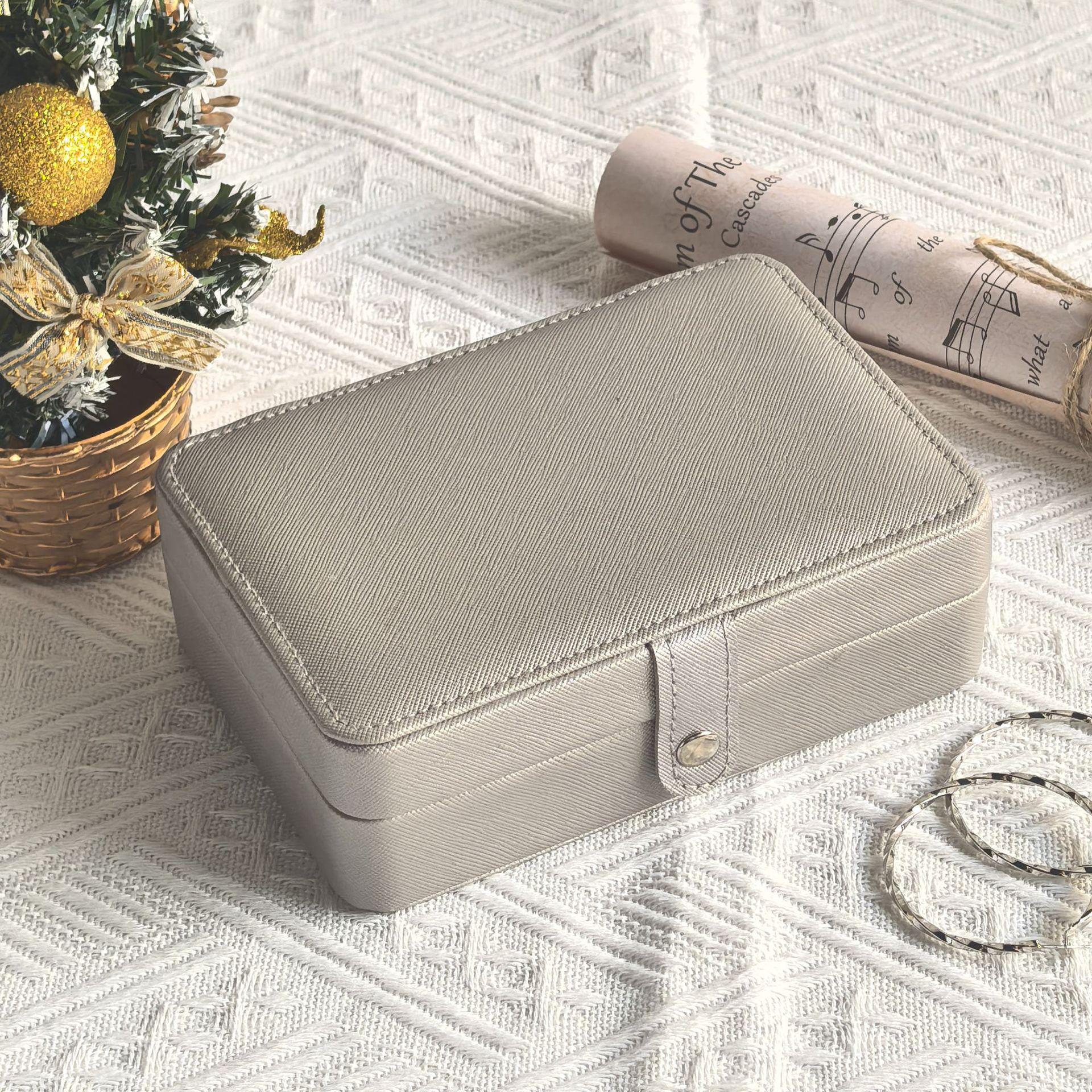 

Водонепроницаемая двухслойная портативная шкатулка для хранения ювелирных изделий 16*11*5.5cm серебряный