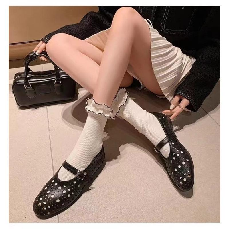

Hollow shallow mouth hole hole single shoes women s summer new soft-soled ballet shoes one-word flat sandals 2025 35 чорний