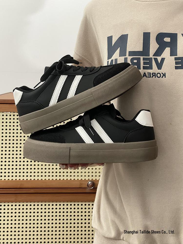 Versatile 2025 Women's Thick-Soled White Retro Skate Shoes for Spring & Autumn