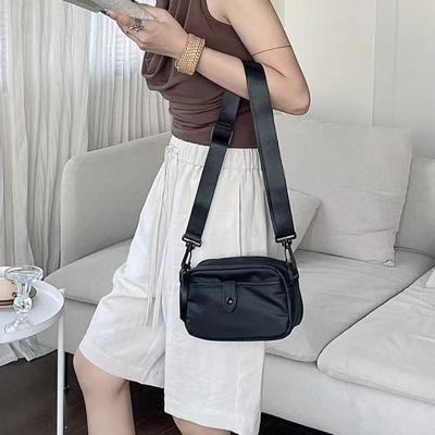 Small Square Bag Women's Wide Shoulder Strap Casual Sports Crossbody Bag Simple and Versatile Single-shoulder Bag