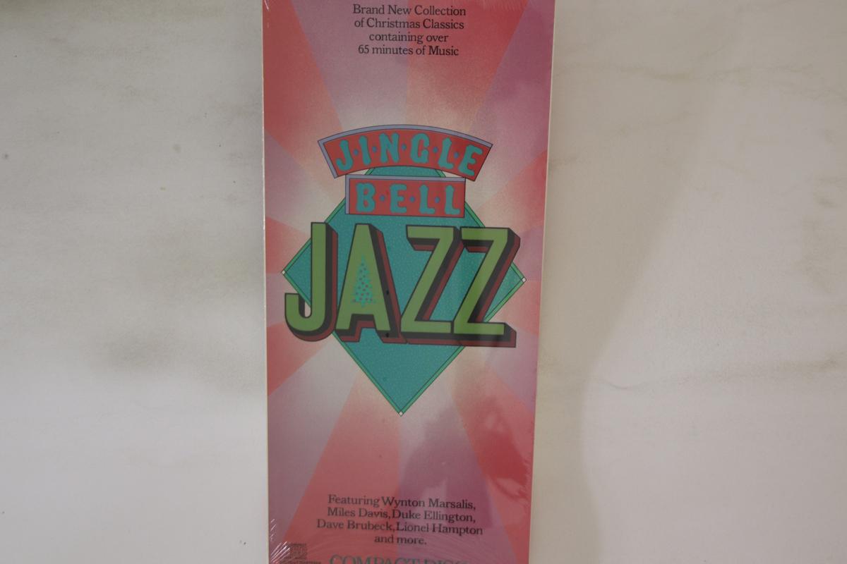 

CD VARIOUS - Jingle Bell Jazz (Longbox) CK40166 COLUMBIA US Rock Used
