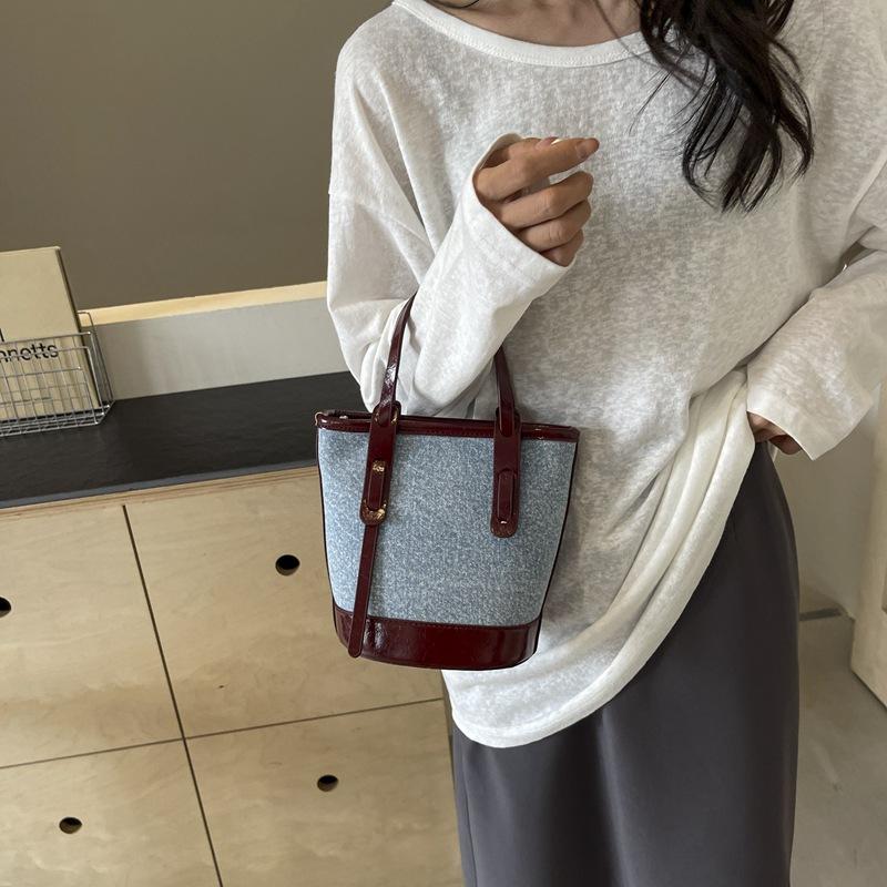 Popular contrasting color bucket bag women's new small bag fashionable portable shoulder bag textured messenger bag