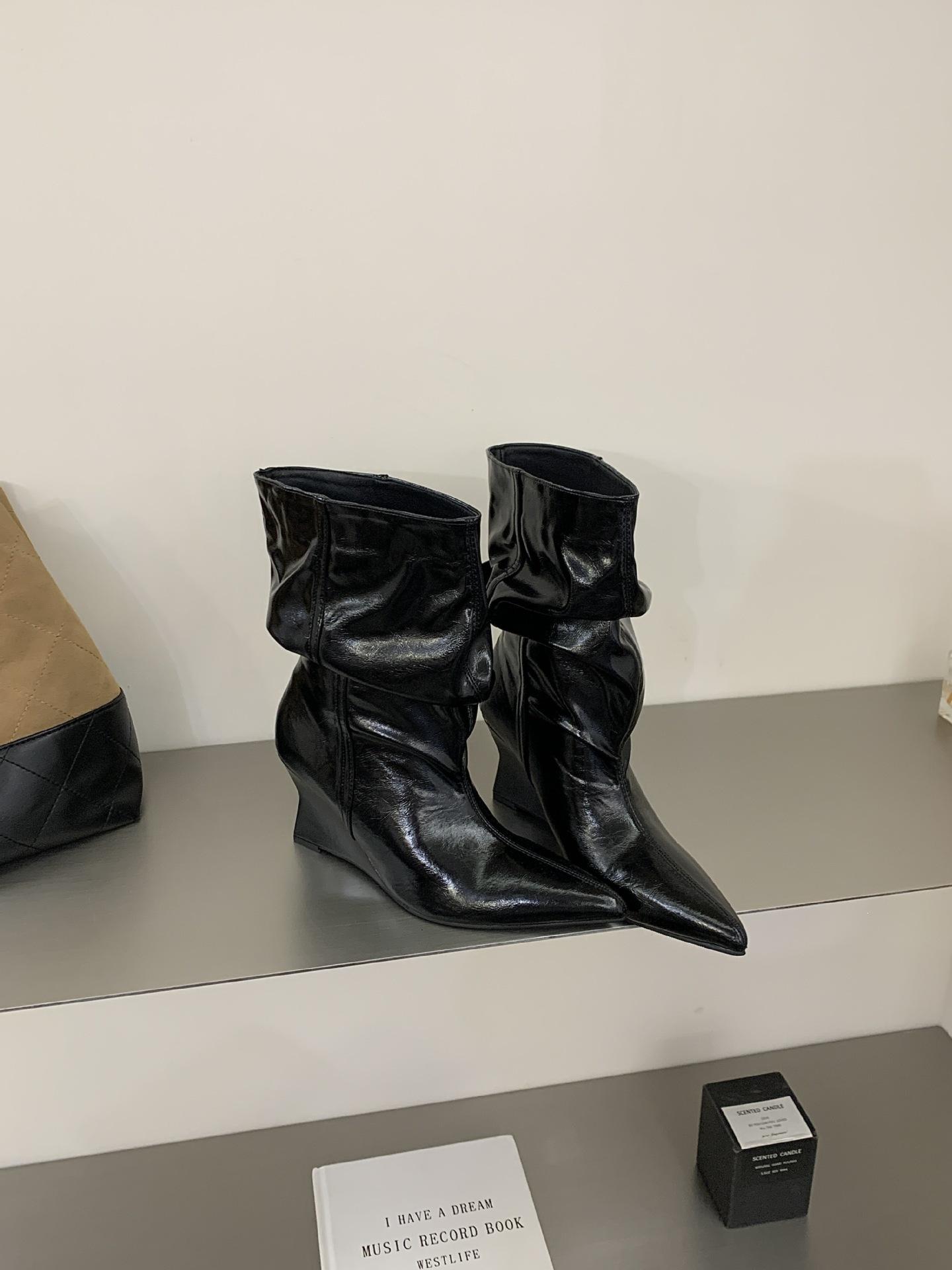Wedge heel French pointed short boots