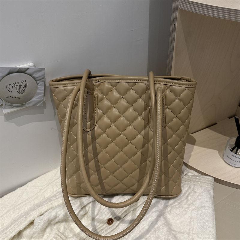 

Large-capacity diamond bag women s 2025 new simple and versatile tote big bag casual Korean version shoulder handbag