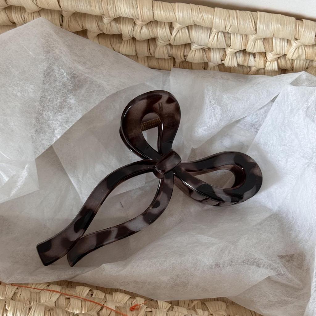 Retro Tortoiseshell Claw Clip: Elegant & Versatile Updo Hair Accessory for Women