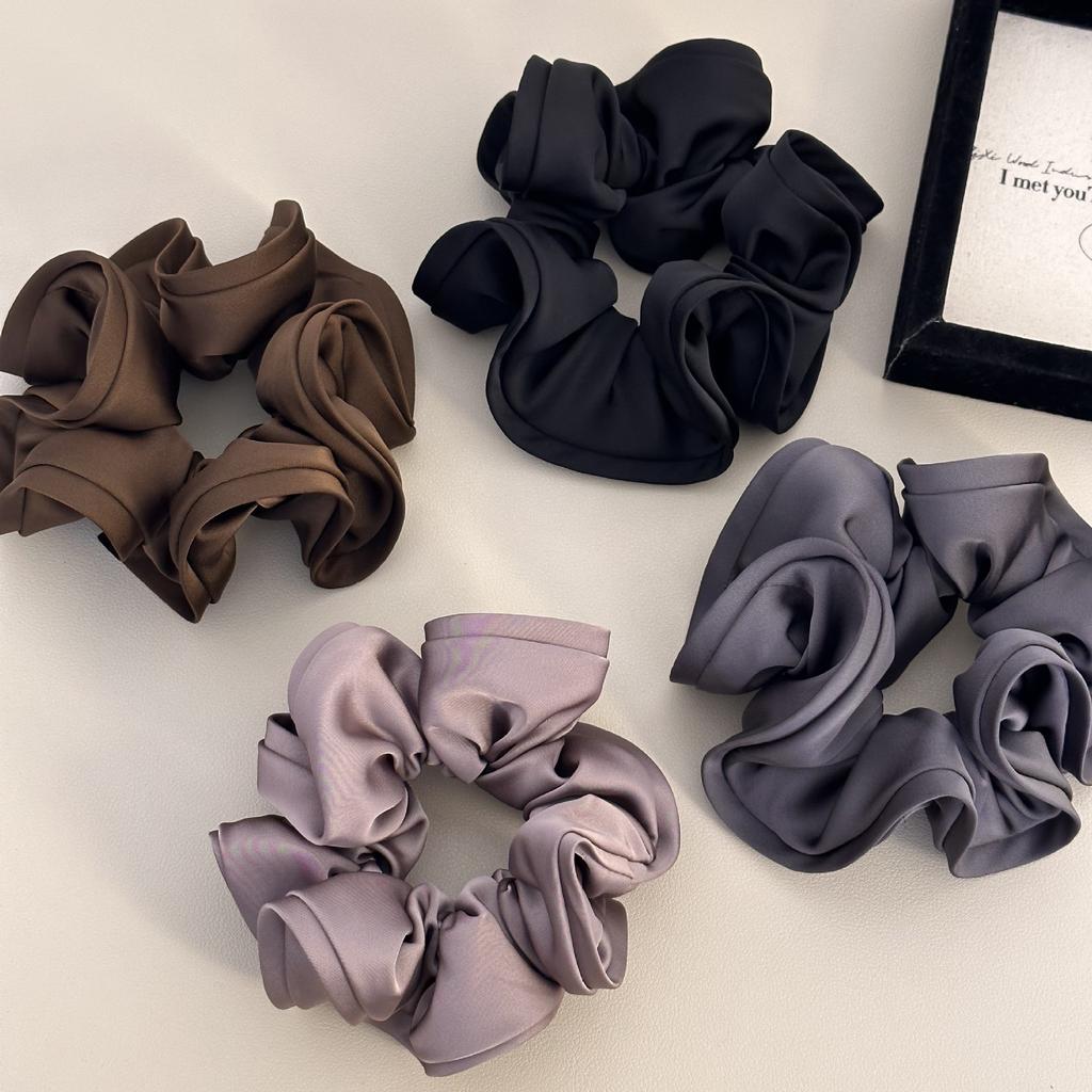 A Simple and Elegant French Retro High-end Black Ear-trimmed Flower Bud Satin Large Intestine Hair Tie