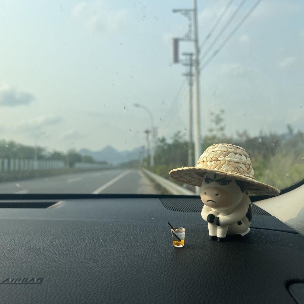 Straw Hat Weirdly Cow Figurine Decorative Dashboard Ornament Desk Decor Figurine Desk Decoration