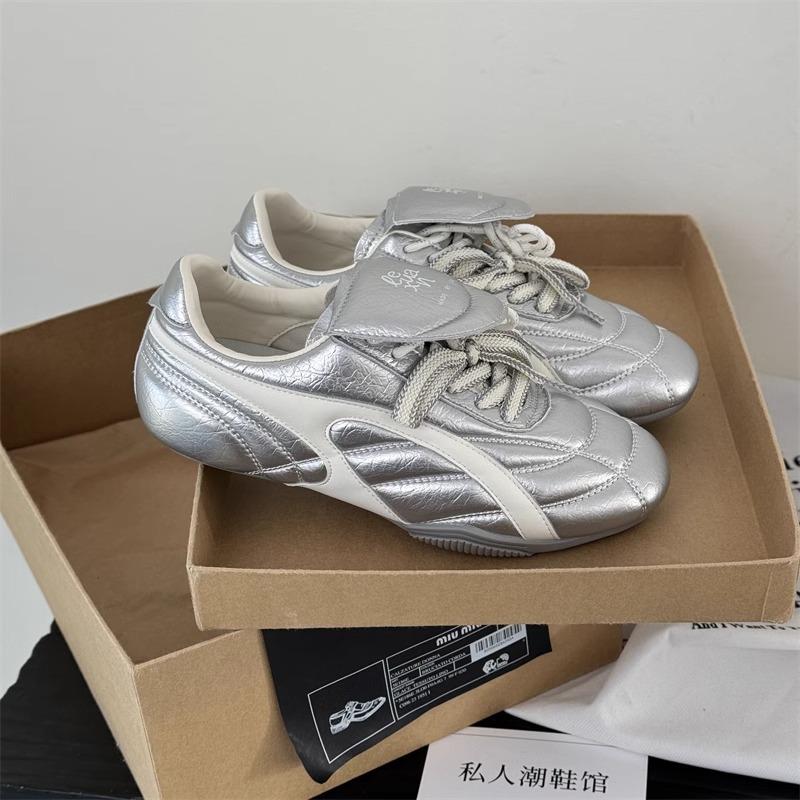 

Soft cowhide~ Dexun shoes women s 2025 new retro flat-soled Forrest Gump shoes flip casual sports shoes white shoes tide 35 серебряный