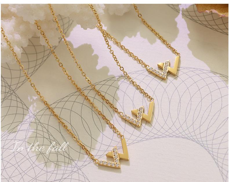 Korean Trendy Rhinestone 'W' Pendant Necklace in 18K Gold-Plated Titanium Steel