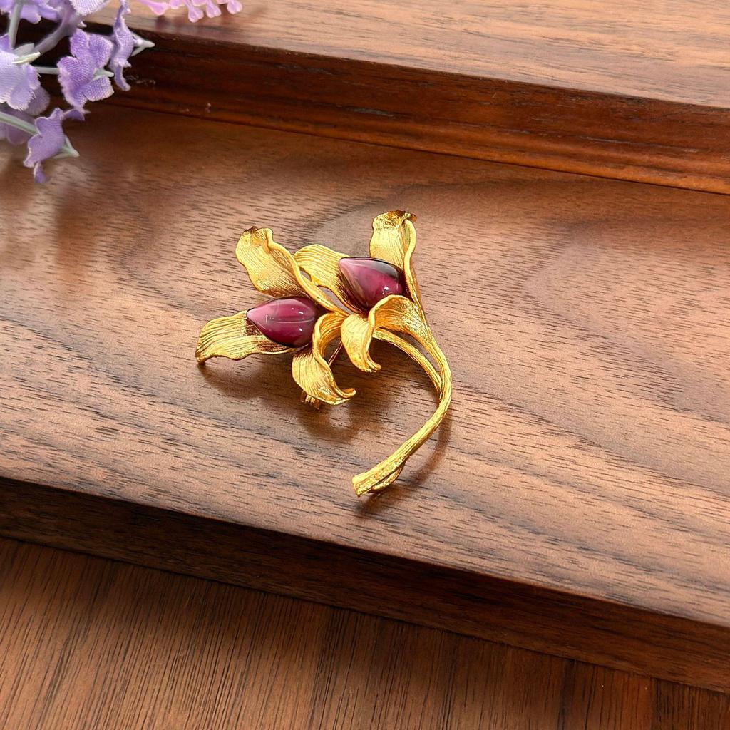 Lily Italian Craft Glass Brooch - Elegant Retro French Design for Women