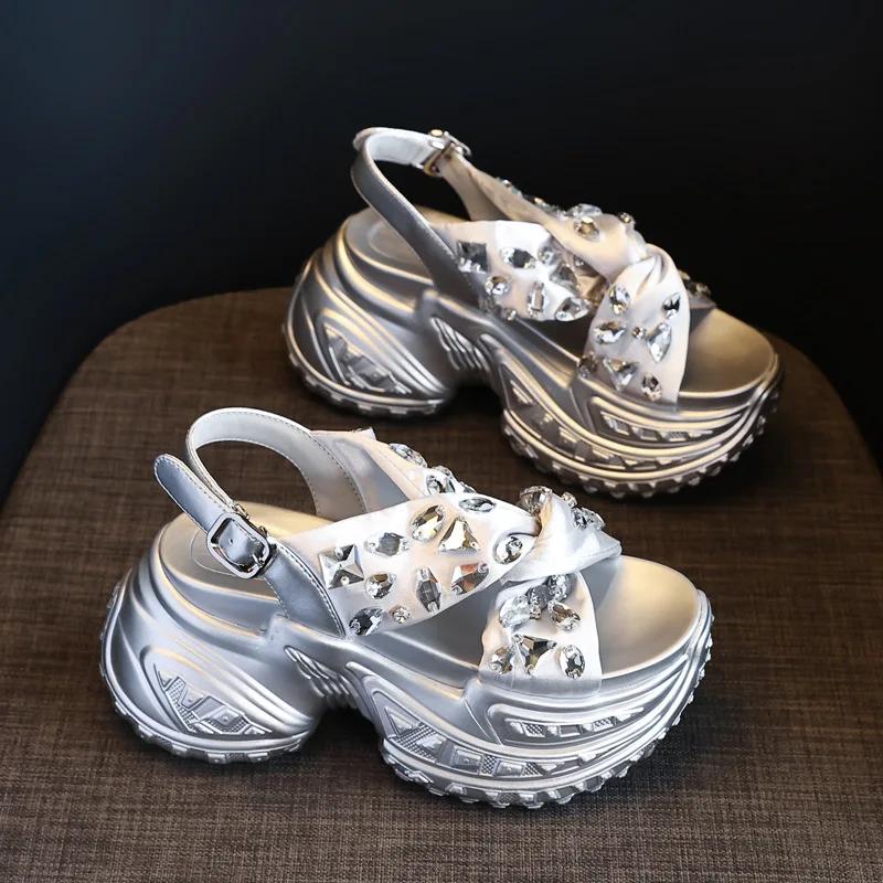 Módní 8cm Syntetická látka Mikrovlákno Ženy Platforma Sandály na klínu Letní Bling Ležérní obuv Peep Toe Boty Drahokamy Pantofle duté