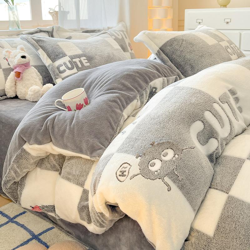 Zimní Mléčný Korálový Fleecový Postelový Čtyřdílný Set Plyšový Povlak na Přikrývku Prostěradlo Povlaky na Polštáře Set