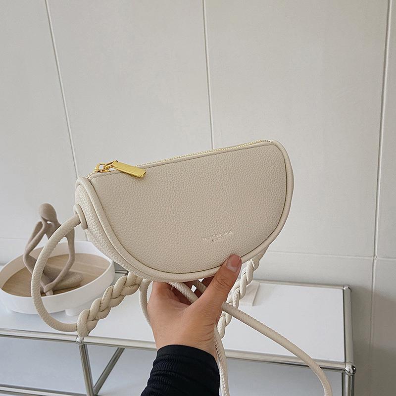 Girl s Candy-Colored Single-Shoulder Saddle Bag Fashionable Chic Autumn Winter Collection 2025