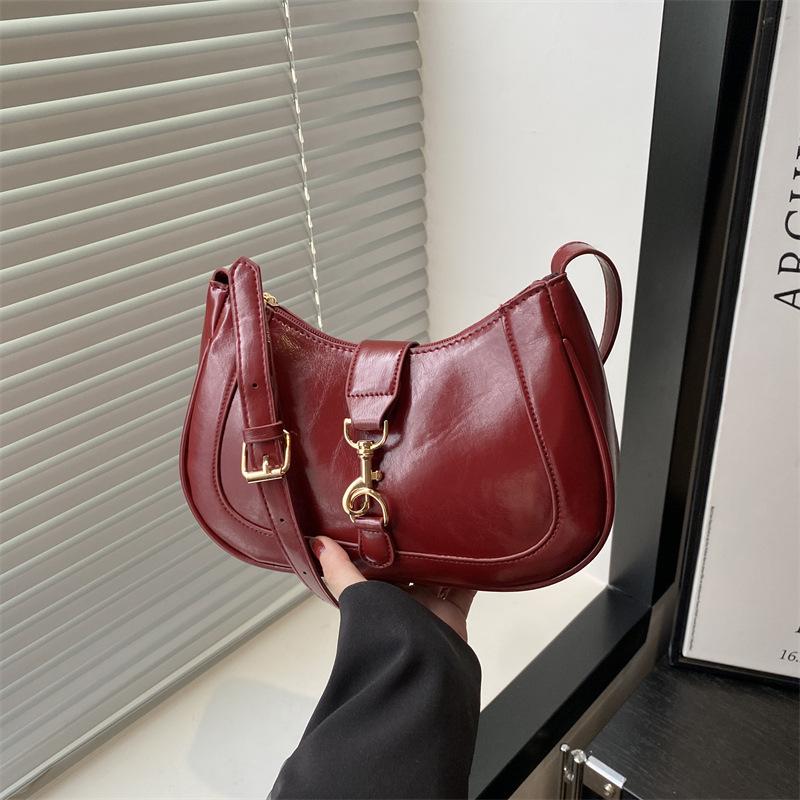 French light luxury armpit bag chain baguette bag women's 2025 summer new fashion commuter versatile shoulder messenger bag