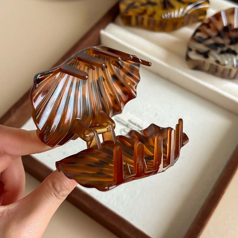 Fashion Brown Plastic Texture Shell Shape Hair Claw For Women Girls Sweet Cute Large Shark Clip Clamps Hair Accessories