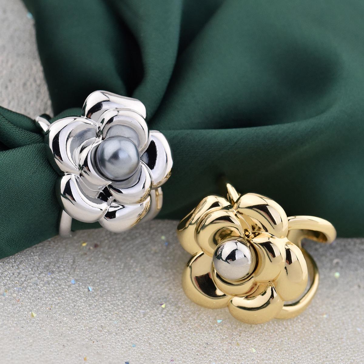 

French Retro Camellia Silk Scarf with Versatile Decorative Ring Buckle платиновый