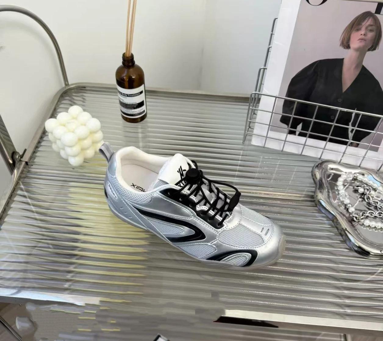 

Сетчатые в тон немецкие тренировочные туфли женские 2025 лето новая мода универсальные корейская версия нескользящие дышащие легкие повседневные кеды 40 серебряный