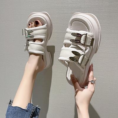 Chinelos de Sola Grossa da Moda de Estação Europeia para Mulheres No Verão de 2023 Novo Estilo Moda Celebridade da Internet Praia de Dedo Aberto Chinelos Frescos para Mulheres