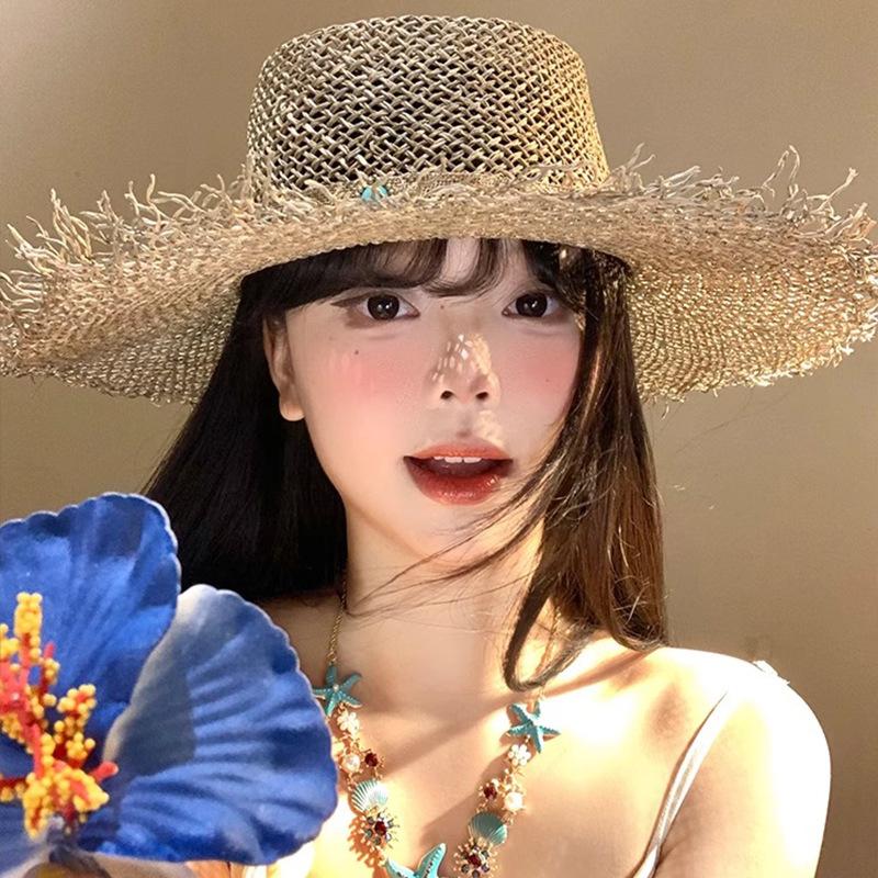 Salzgras Muschel Ethnischer Hut Sommer Strandurlaub Strohhut Atmungsaktiv Sonnenschutz Hohler Strohhut mit breiter Krempe