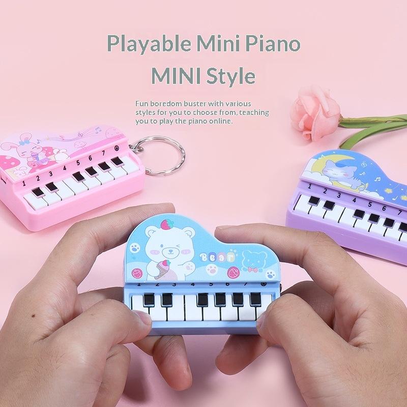 Mini Desktop Piano Keychain Cute Music Game Machine Innovative Study Toy for Kids Bag Accessories