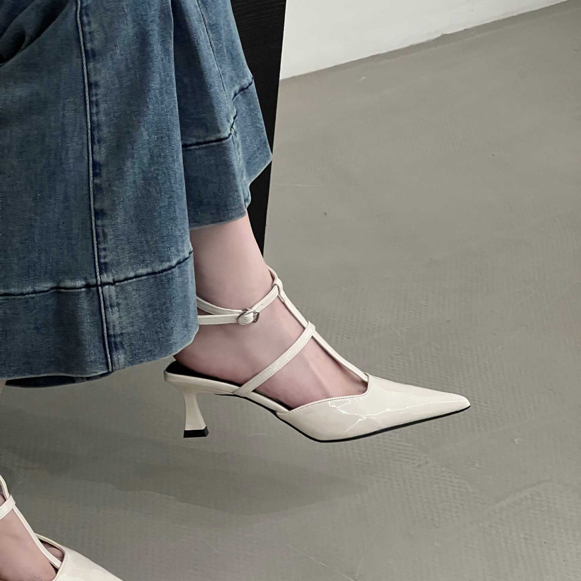 

Лакированные сандалии женские 2025 весна-лето средний каблук заостренный каблук-рюмочка высокие каблуки 35