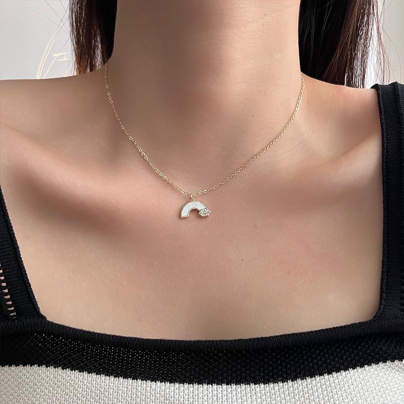 Elegant Metal Heart Clavicle Necklace for Women - Light Luxury Design