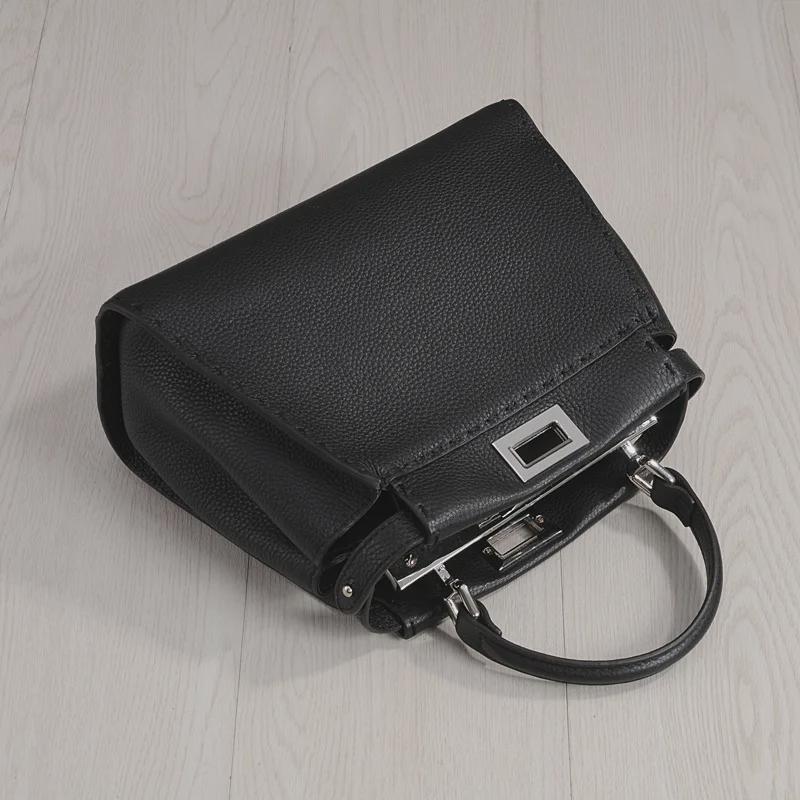 Jaro/léto 2024 Ručně šitá kabelka s motivem koťátka z pravé kůže: Moderní crossbody s liči vzorem