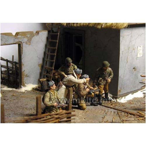 Master Box 1/35 Scale Soviet Infantry Commemorative Photo Shoot, Winter 1944, 5-Piece Set, Plastic Model Kit MB35029