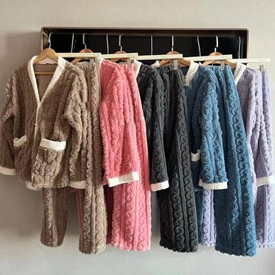 Warme Nachtwäsche für den Winter Gepolsterte Verdickung Kann draußen getragen werden Studenten Korallensamt Anzug Homewear Einfarbig V-Ausschnitt