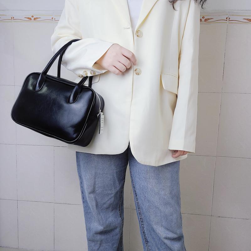 

Женская сумка маленькая квадратная сумка через плечо корейского бренда мини высококачественные сумки из искусственной кожи сумка через плечо 26x18x7cm чёрный