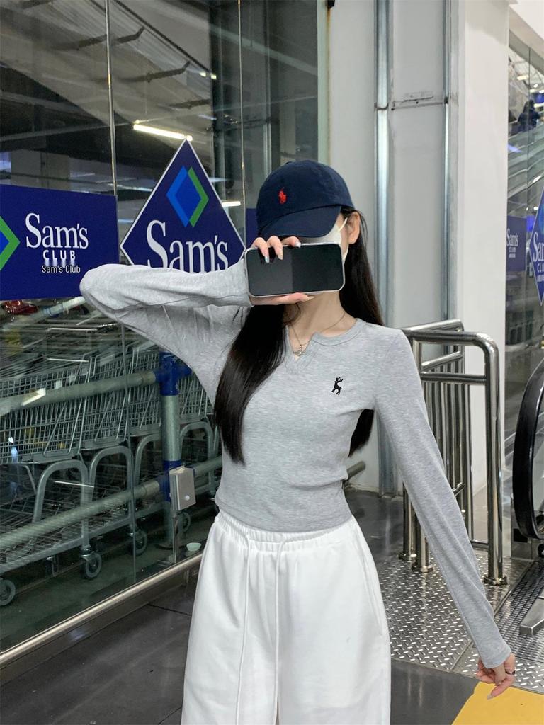 Elegant Korean Half-Open Collar Long-Sleeve Women's T-Shirt with Chic Embroidery Design for Autumn 2025