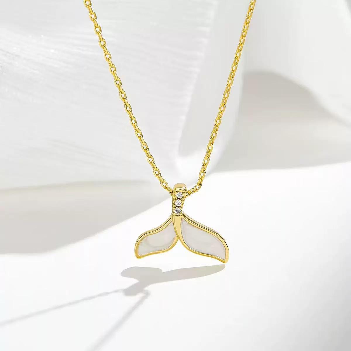 Seashell Mermaid Tail Necklace: Elegant, Fashionable, Versatile Pendant for Women