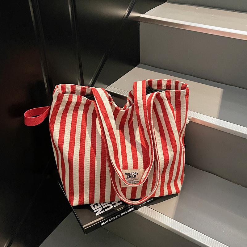 

2025 лето новый зарубежный стиль простая текстура большая вместимость сумка-тоут модный тренд женская персонализированная сумка на плечо бордовый