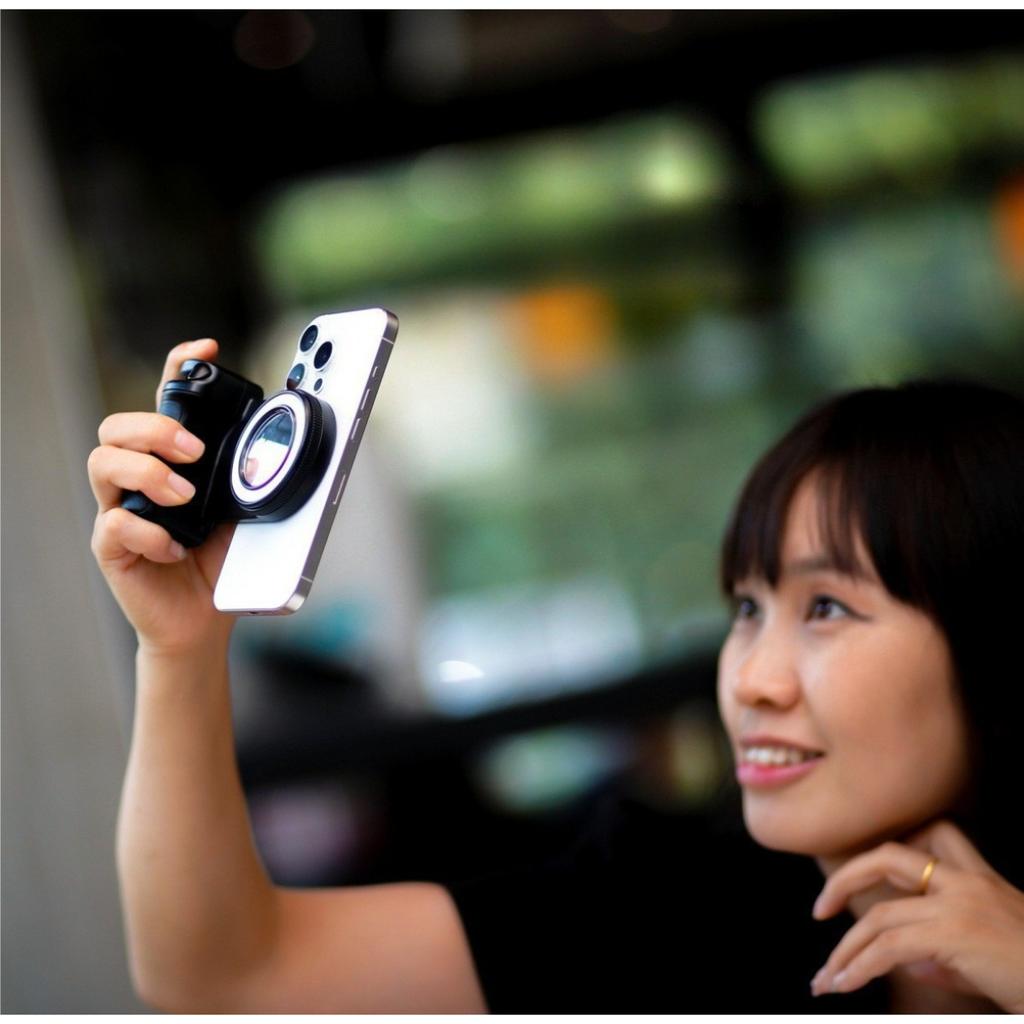 Magnetic Shooting Assistant: Bluetooth Camera Remote & Fill Light In One