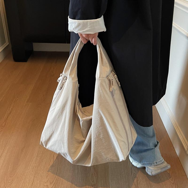 Fashion casual simple commuter tote bag new trend solid color shoulder armpit bag