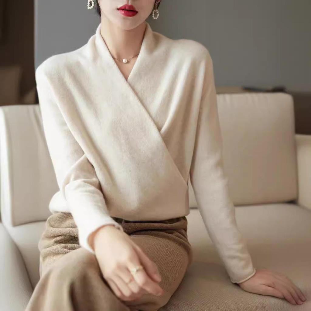 Chic Wool Knit V-Neck Cardigan: Casual, Loose Fit, Slimming, Long Sleeve Sweater for Women (Autumn/Winter)