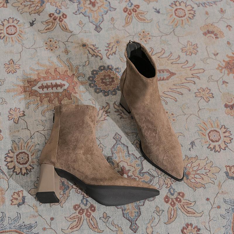 

French retro suede thick heel short boots women s pointed head fashion versatile temperament medium tube thin boots new in autumn and winter 40 хаки