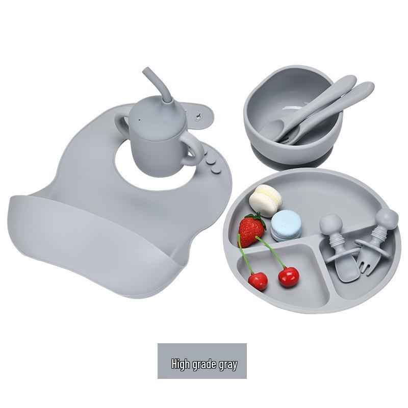 

Набір дитячого посуду з восьми предметів з нековзного силікону: Тарілка, Виделка, Ложка та Слинявчик - Ідеально для Безпечного та Легкого Годування