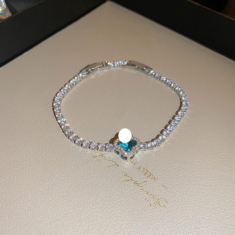 European and American Exquisite Zircon Love Bracelet Light Luxury High-end Temperament Versatile Niche Bracelet Fashion Personalized Jewelry Women