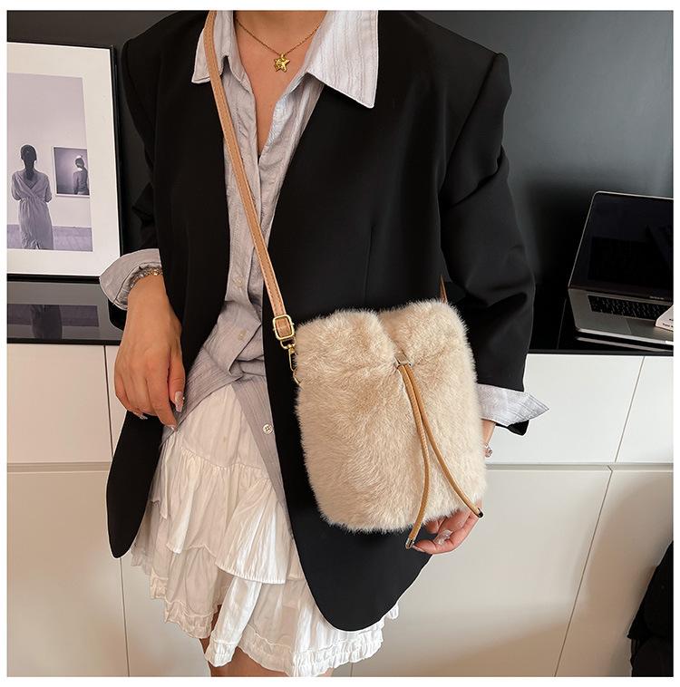 Damen 2025 Flauschige Fell Bucket Bag – Herbst/Winter Schulter Crossbody