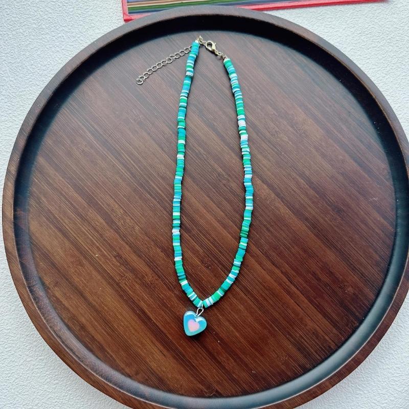 Modische Regenbogen Herz Anhänger Halskette für Damen Süßigkeiten Farbe Dopamin Perlen Halskette Auffällige Perlenkette Schmuck