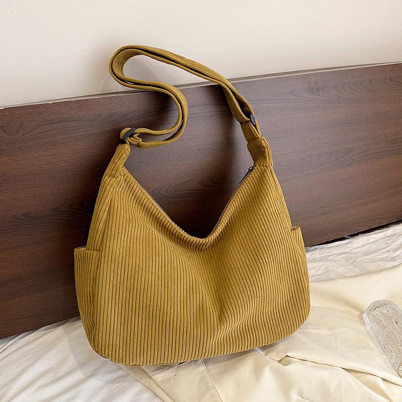 Corduroy bag women's large-capacity new autumn and winter versatile shoulder messenger bag commuter dumpling bag