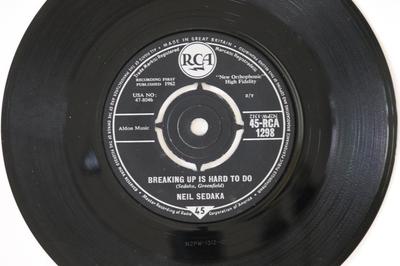 7inch Record NEIL SEDAKA - Breaking Up Is Hard To Do / As Long 45RCA1298 RCA 1962 UK Rock Used