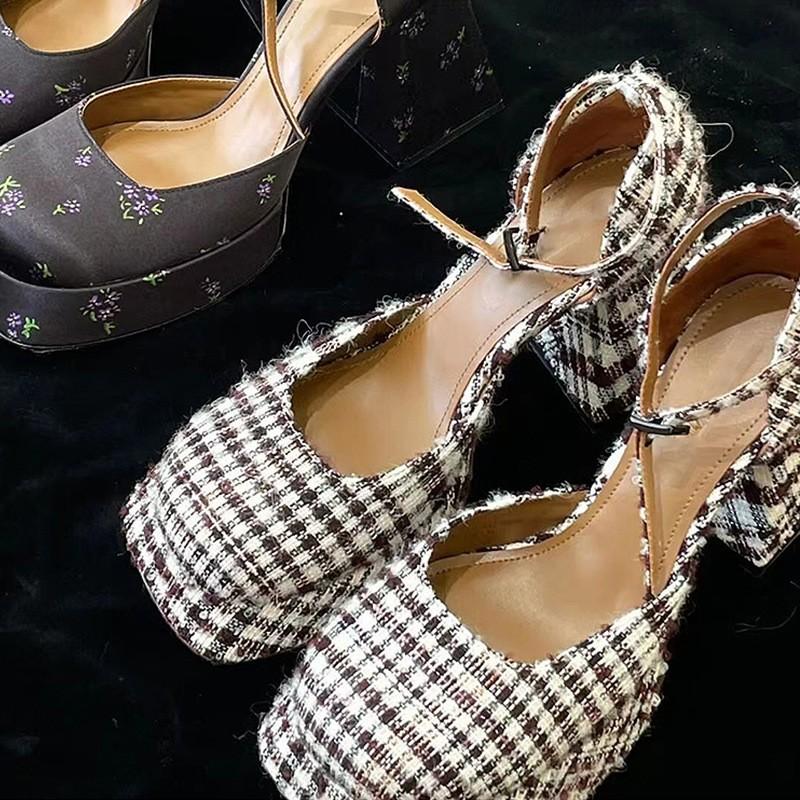 

Yu Shuxin, the same 2025 new thick-soled thick-heeled high-heeled one-word strap single shoes, women s hollow and versatile Mary Jane shoes 40